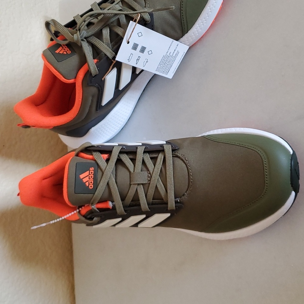 NWOB Women's Adidas EQ21 Run 2.0J size 6 - Picture 12 of 17